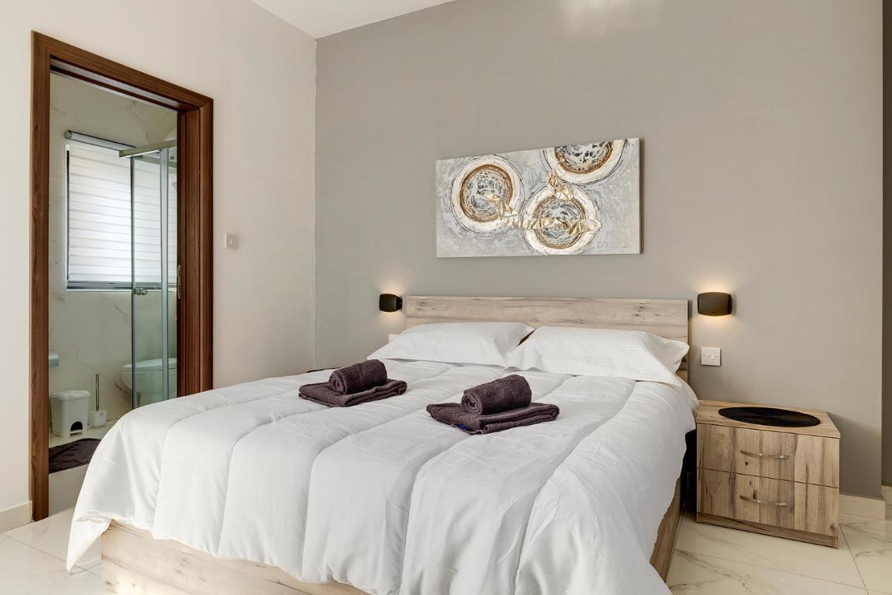 Chic 2Br Penthouse Steps From The Promenade Apartment Sliema Exterior photo