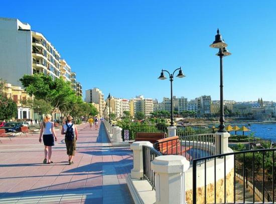 Chic 2Br Penthouse Steps From The Promenade Apartment Sliema Exterior photo